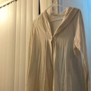 Cute sweater with top button. Perfect for layering